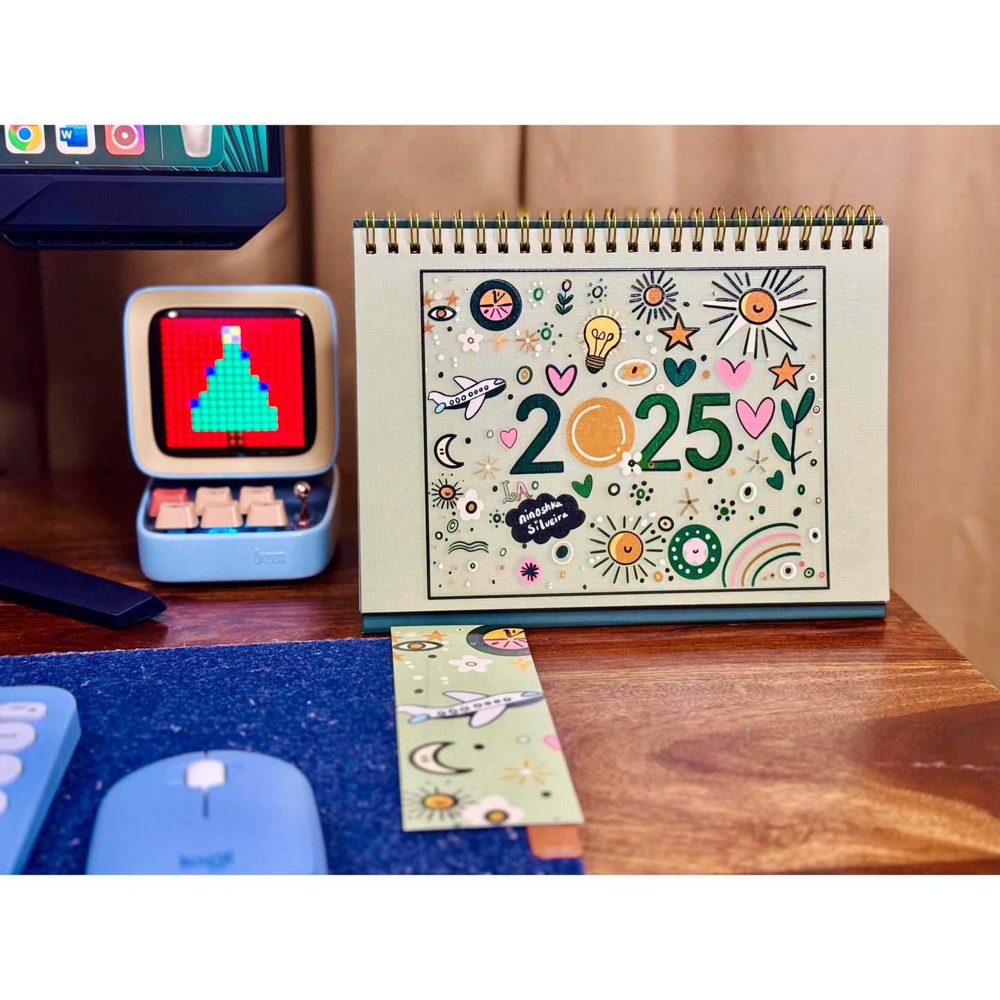 La Ninoshka Silveira Desk Calendar 2025